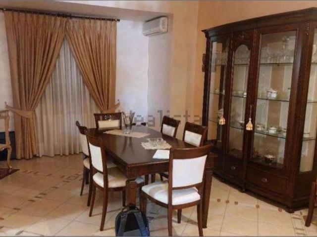 Appartamento in vendita di 286 m² in Via Martiri di Marzabotto, 18