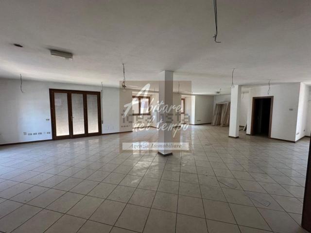 Appartamento in vendita di 140 m² in Via Valsugana