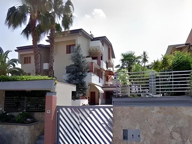 Appartamento in vendita di 287 m² in Via Alcide De Gasperi