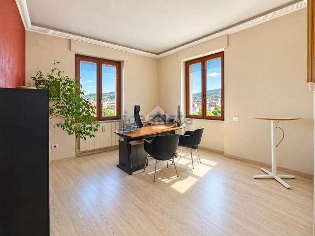 Appartamento in vendita di 287 m² in Via Giuseppe Mazzini, 1