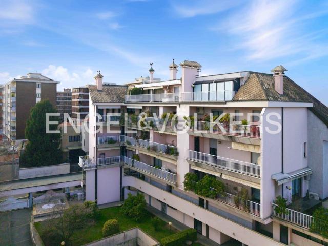 Appartamento in vendita di 287 m² in Via Giovanni Battista Pergolesi, 4