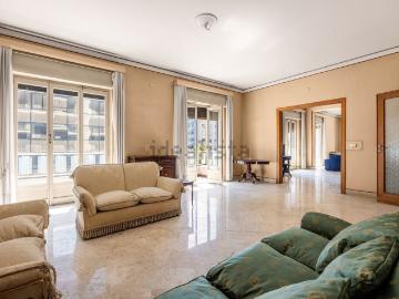 Appartamento in vendita di 287 m² in Via F. Cordova, 103