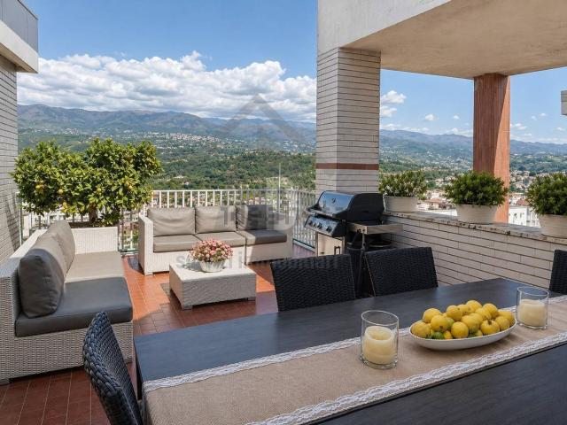 Appartamento in vendita di 287 m² in Viale della Repubblica, 293