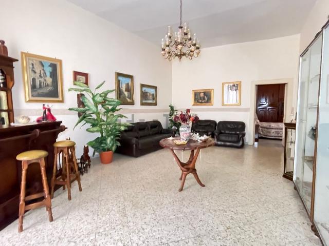 Appartamento in vendita di 287 m² in Vico del Lauro, 5