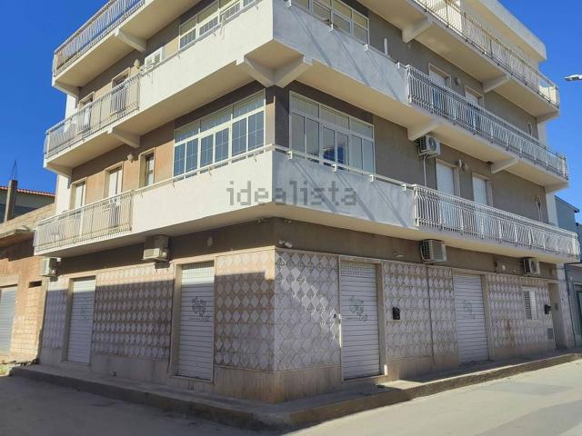 Appartamento in vendita di 290 m² in Via delle Azalee, 10