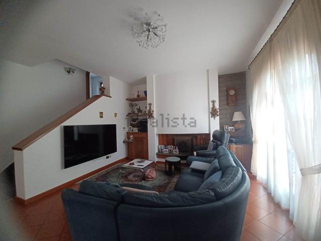 Appartamento in vendita di 290 m² in Via Sottopoggio per San Donato, 59