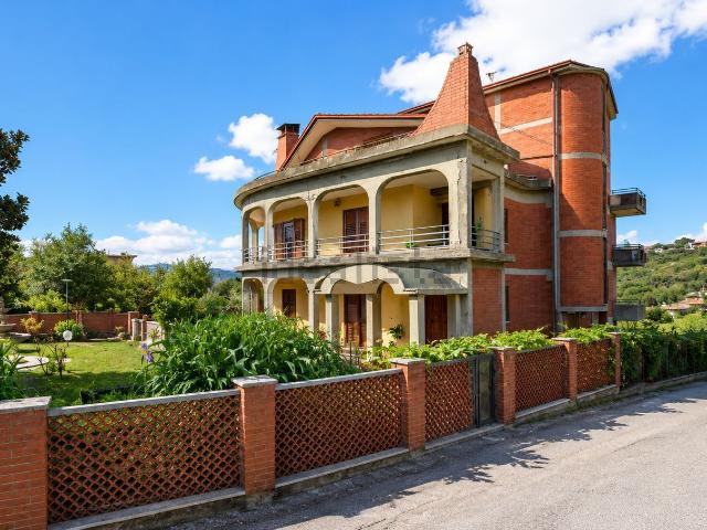 Appartamento in vendita di 290 m² in Via Pozzo del Sale, 9