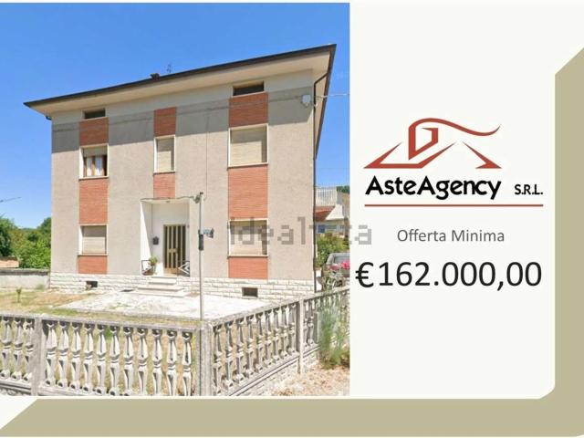 Appartamento in vendita di 290 m² in Via Pole, 39