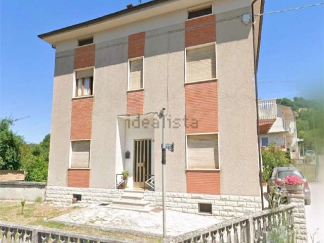 Appartamento in vendita di 290 m² in Via Pole, 39