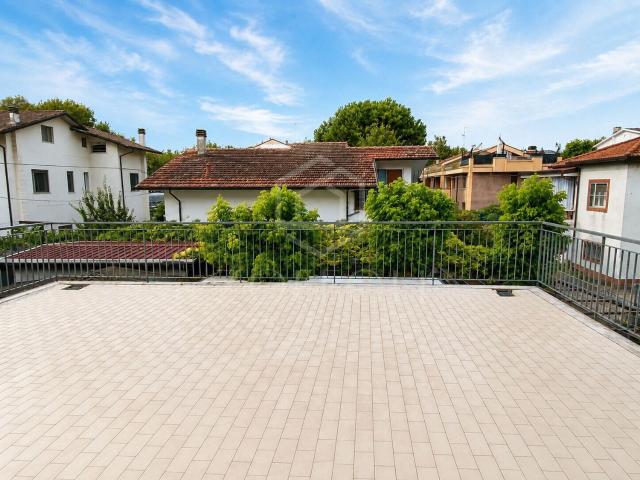Appartamento in vendita di 290 m² in Viale Volturno