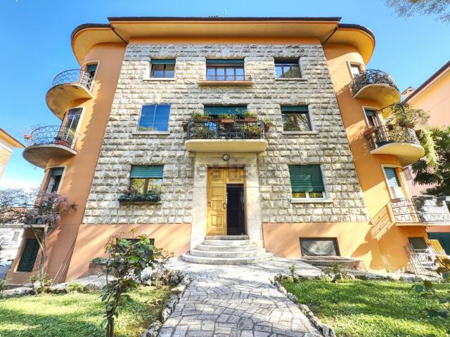 Appartamento in vendita di 290 m² in Via Dante, 49