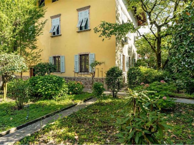 Appartamento in vendita di 290 m² in Viale degli Alpini