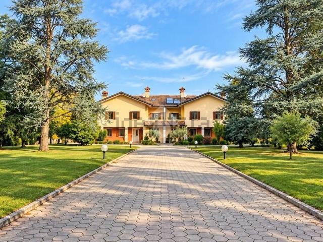 Appartamento in vendita di 291 m² in Via Verdi