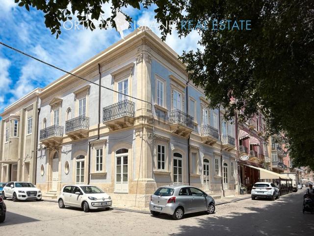 Appartamento in vendita di 291 m² in Piazza Santa Lucia