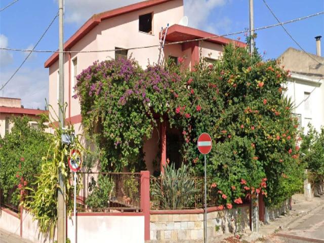Appartamento in vendita di 292 m² in Via Cedrino, 9