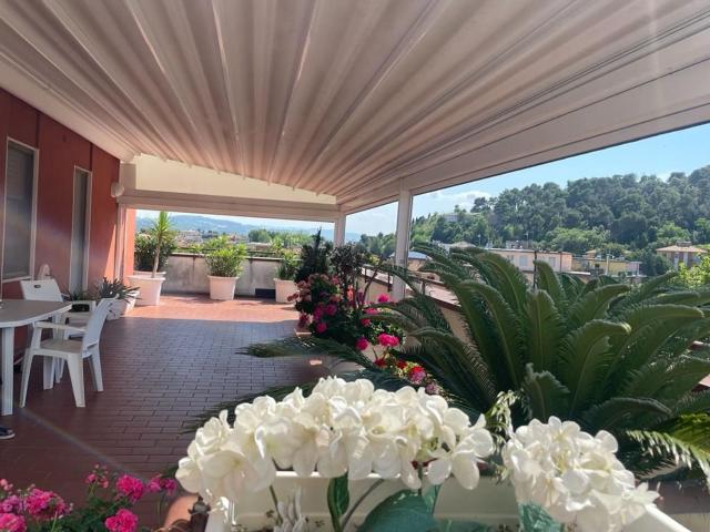 Appartamento in vendita di 292 m² in Via Laurana Luciano