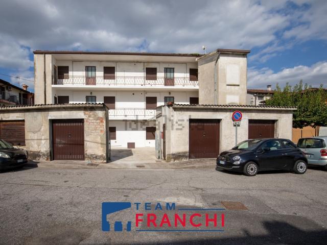 Appartamento in vendita di 292 m² in Largo Giovanni Scalvini, 4
