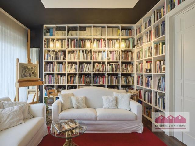 Appartamento in vendita di 293 m² in Borgo Casale, 42