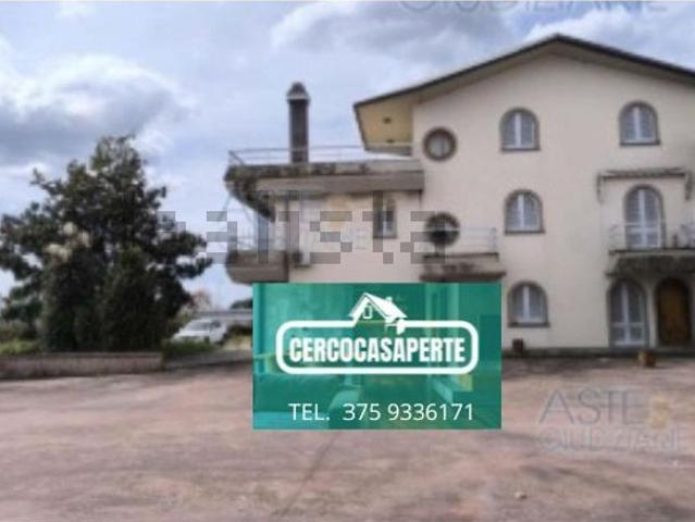 Appartamento in vendita di 293 m² in Piazza Giovanni Giolitti, 227