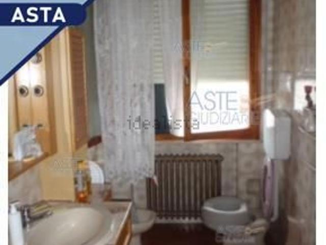 Appartamento in vendita di 295 m² in Via Emilia, 396
