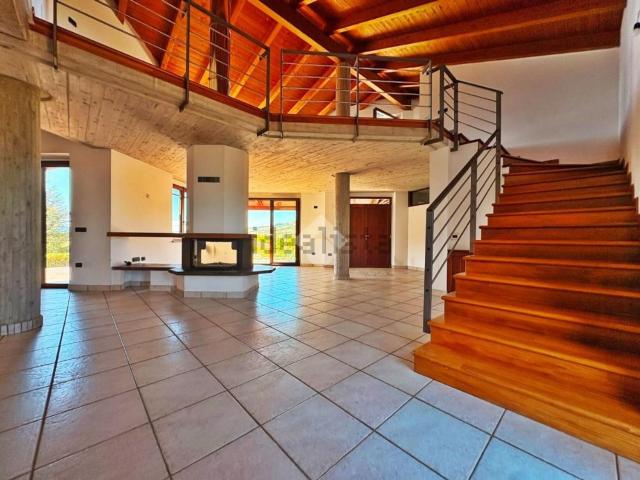 Appartamento in vendita di 295 m² in Via Sant&apos Ippolito, 1