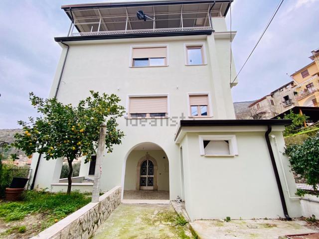 Appartamento in vendita di 295 m² in Via Cornelia, 7