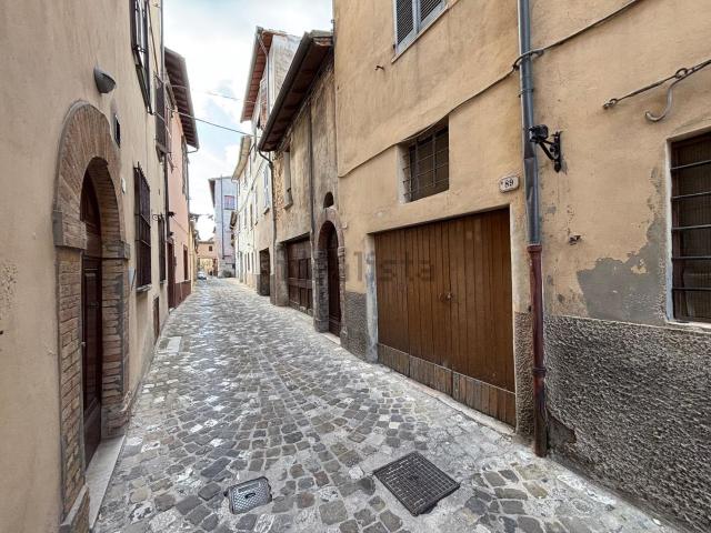 Appartamento in vendita di 296 m² in Via Cesare Battisti, 91