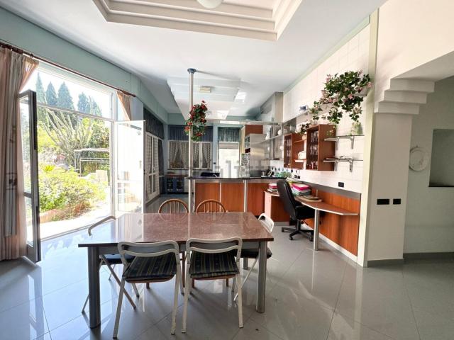Appartamento in vendita di 296 m² in Via Foria