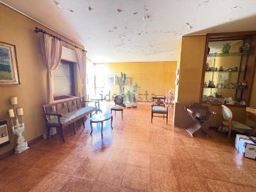 Appartamento in vendita di 296 m² in Via Piersanti Mattarella, 67