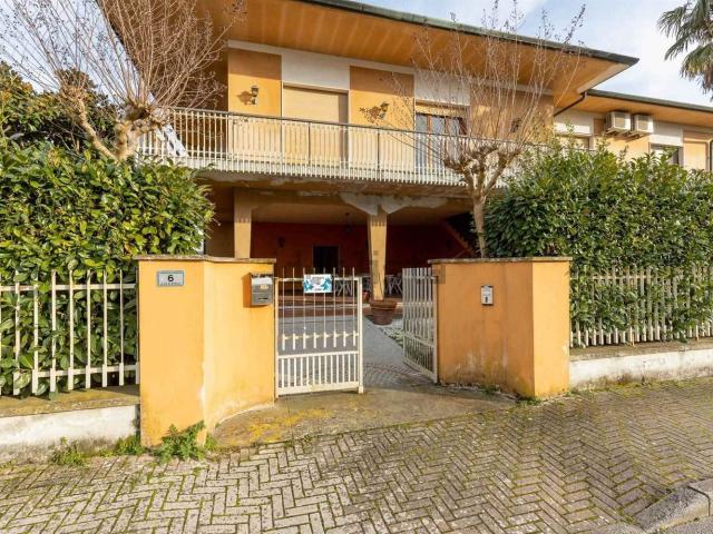 Appartamento in vendita di 296 m² in Piazza Giuseppe di Vittorio