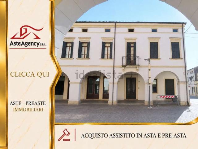 Appartamento in vendita di 297 m² in Via Giacomo Matteotti, 33