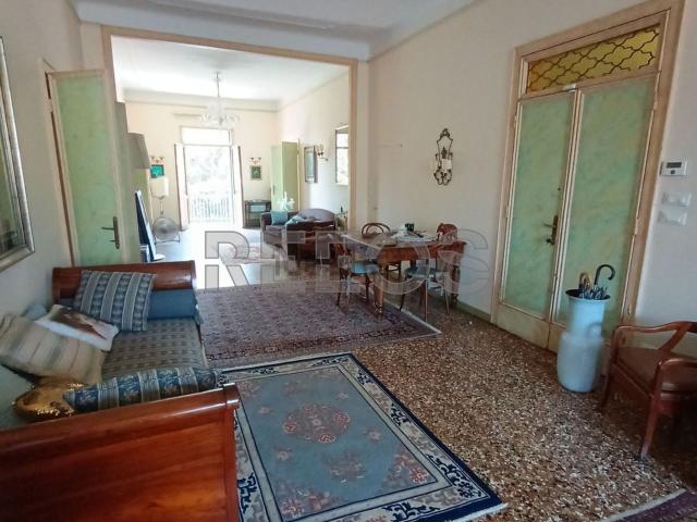 Appartamento in vendita di 298 m² in Via Cesare Battisti