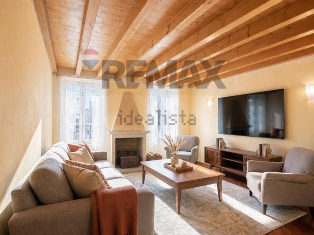 Appartamento in vendita di 298 m² in Via Indipendenza