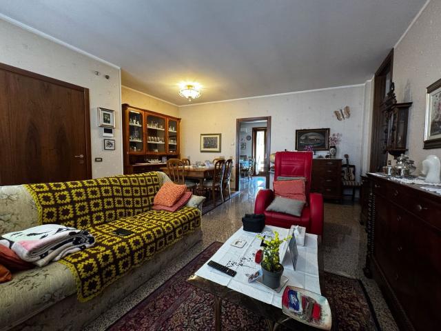 Appartamento in vendita di 298 m² in Via Roma