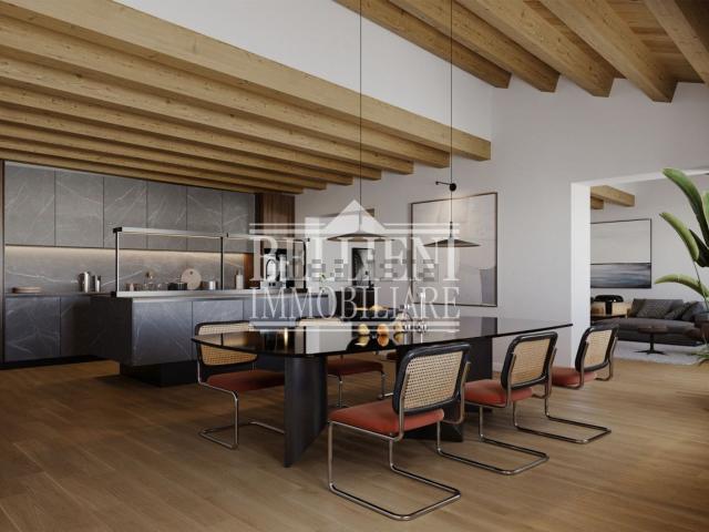 Appartamento in vendita di 298 m² in Corso SS. Felice e Fortunato