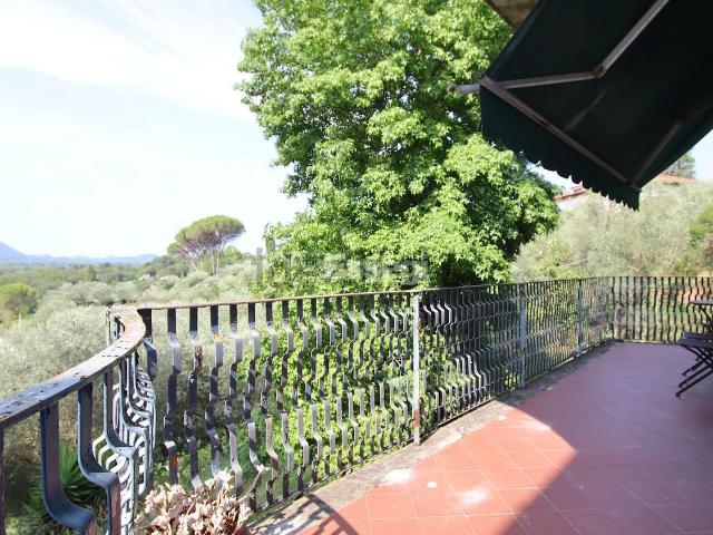 Appartamento in vendita di 300 m² in Via di Sant&apos Alessio, 1225