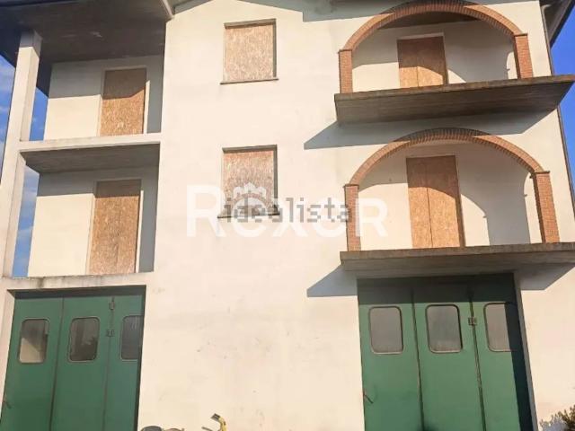 Appartamento in vendita di 300 m² in Traversa Valdichiana Est