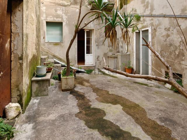 Appartamento in vendita di 300 m² in Via Cavalier Francesco Destefano, 13
