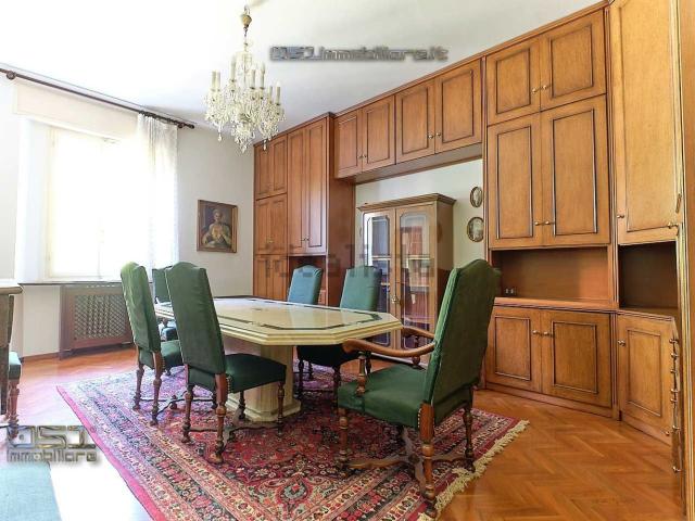 Appartamento in vendita di 300 m² in Via Cavour, 999