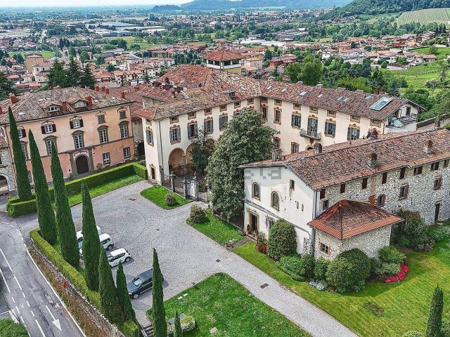 Appartamento in vendita di 300 m² in Via Castello, 13
