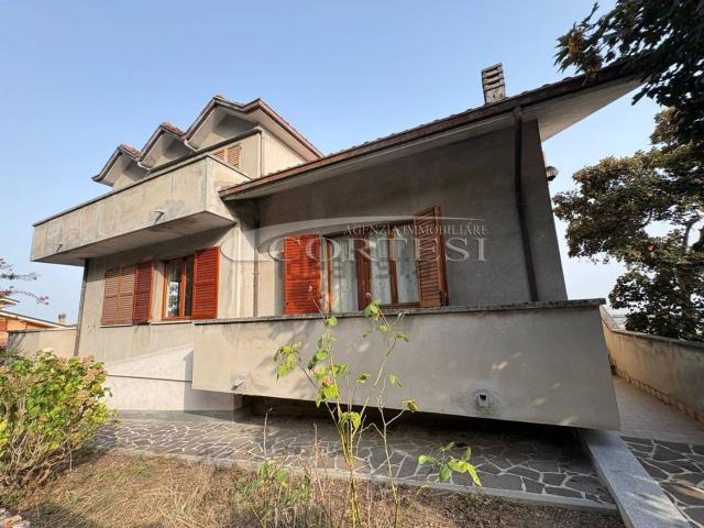 Appartamento in vendita di 300 m² in Via A. De Gasperi, 4