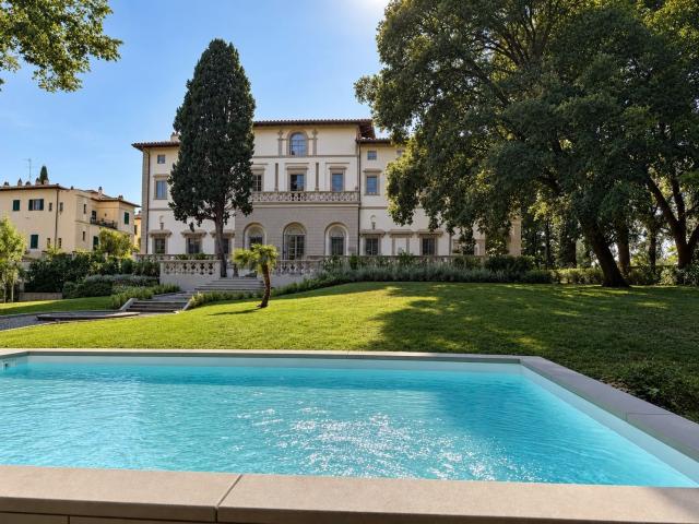 Appartamento in vendita di 300 m² in Via Benedetto da Maiano
