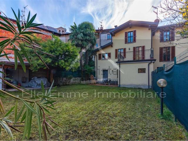 Appartamento in vendita di 300 m² in Via Goffredo Mameli, 2