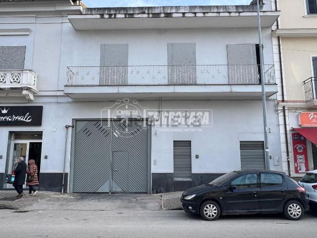Appartamento in vendita di 300 m² in Via Galatina, 150