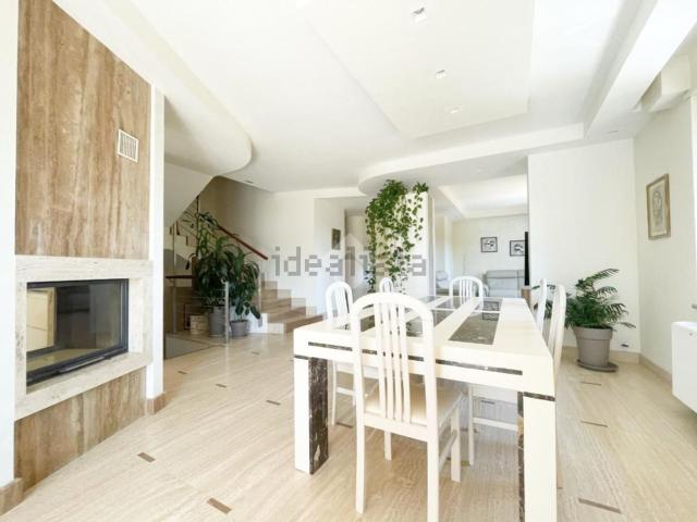 Appartamento in vendita di 300 m² in Via dei Bontempi, 36