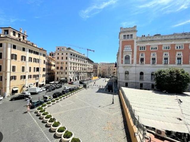 Appartamento in vendita di 300 m² in Via dei Prefetti