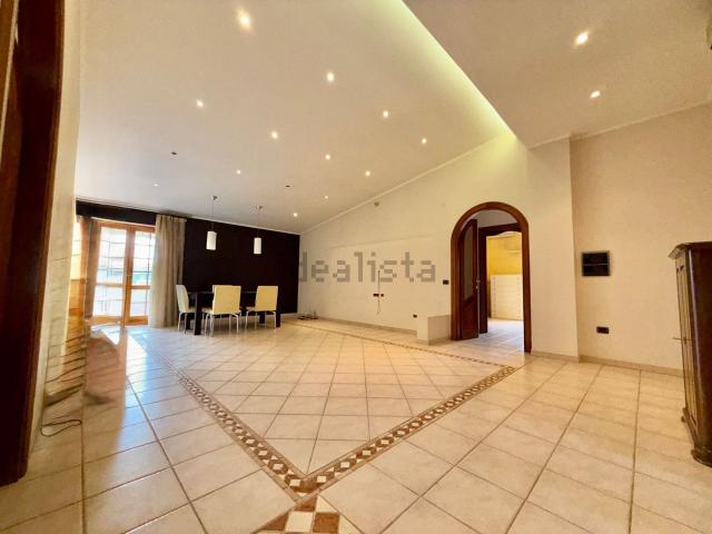 Appartamento in vendita di 300 m² in Via della Campana, 40