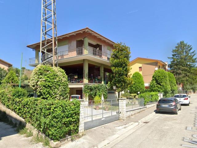 Appartamento in vendita di 300 m² in Via Emanuele Lena