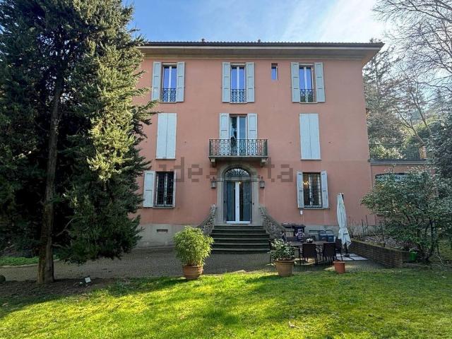 Appartamento in vendita di 300 m² in Via Francesco Orsoni