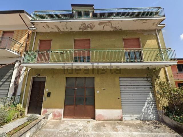 Appartamento in vendita di 300 m² in Via Ingegnere Giuseppe Cianciulli, 37
